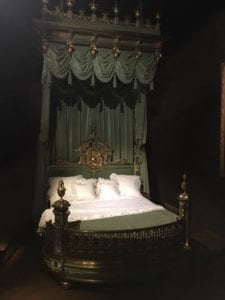 Courtesans of Paris tour Valtesse bed