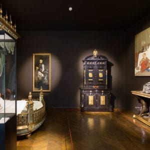 Courtesans and mistresses in art